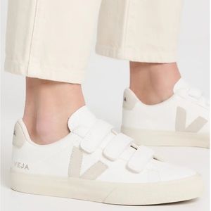 Veja Recife Extra White Natural Size 8 (US)